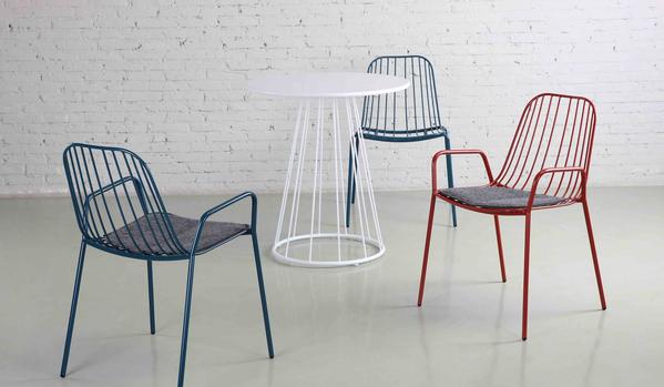 Resonate_Table_chairs_grande